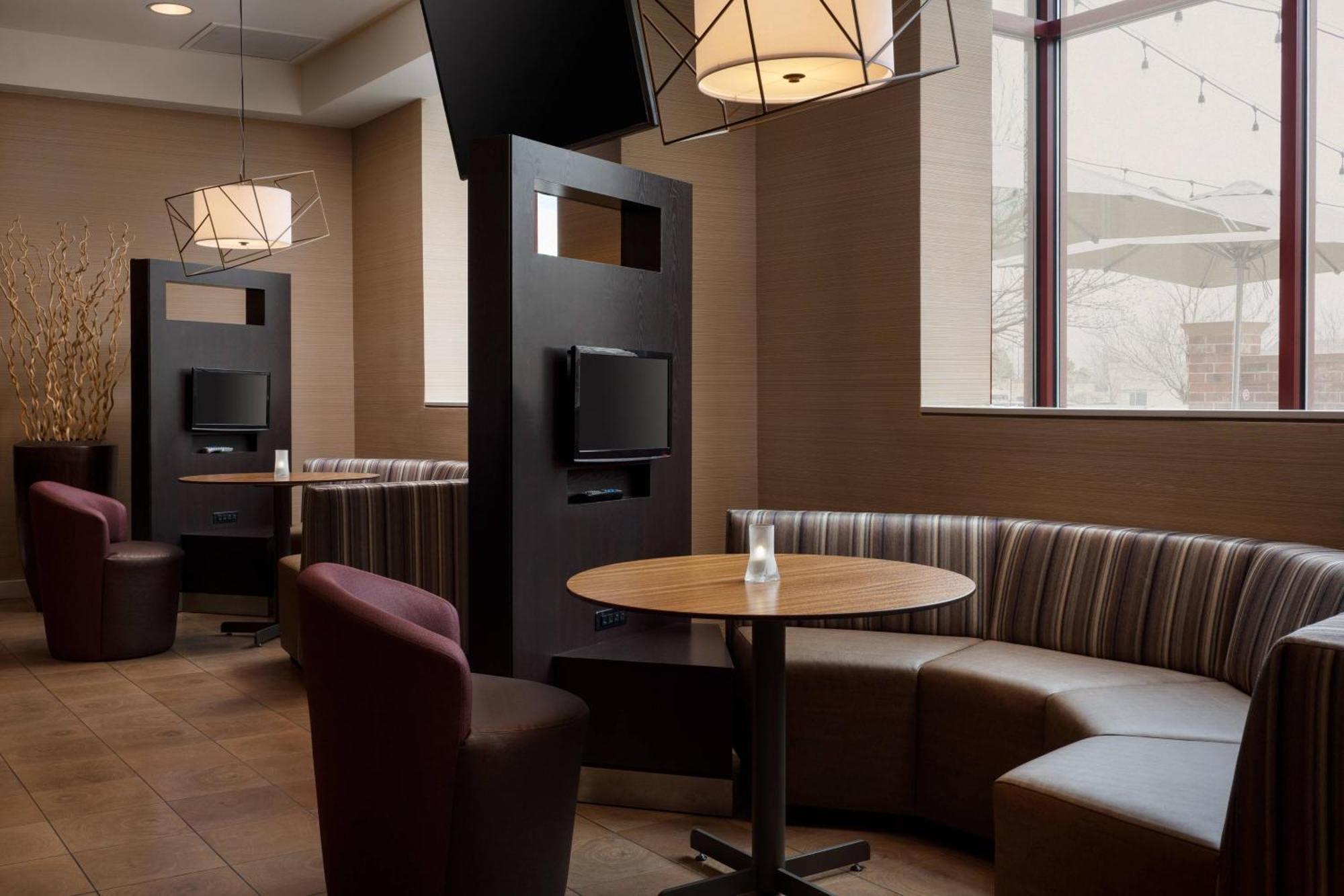 Courtyard By Marriott Denver Airport Exterior photo