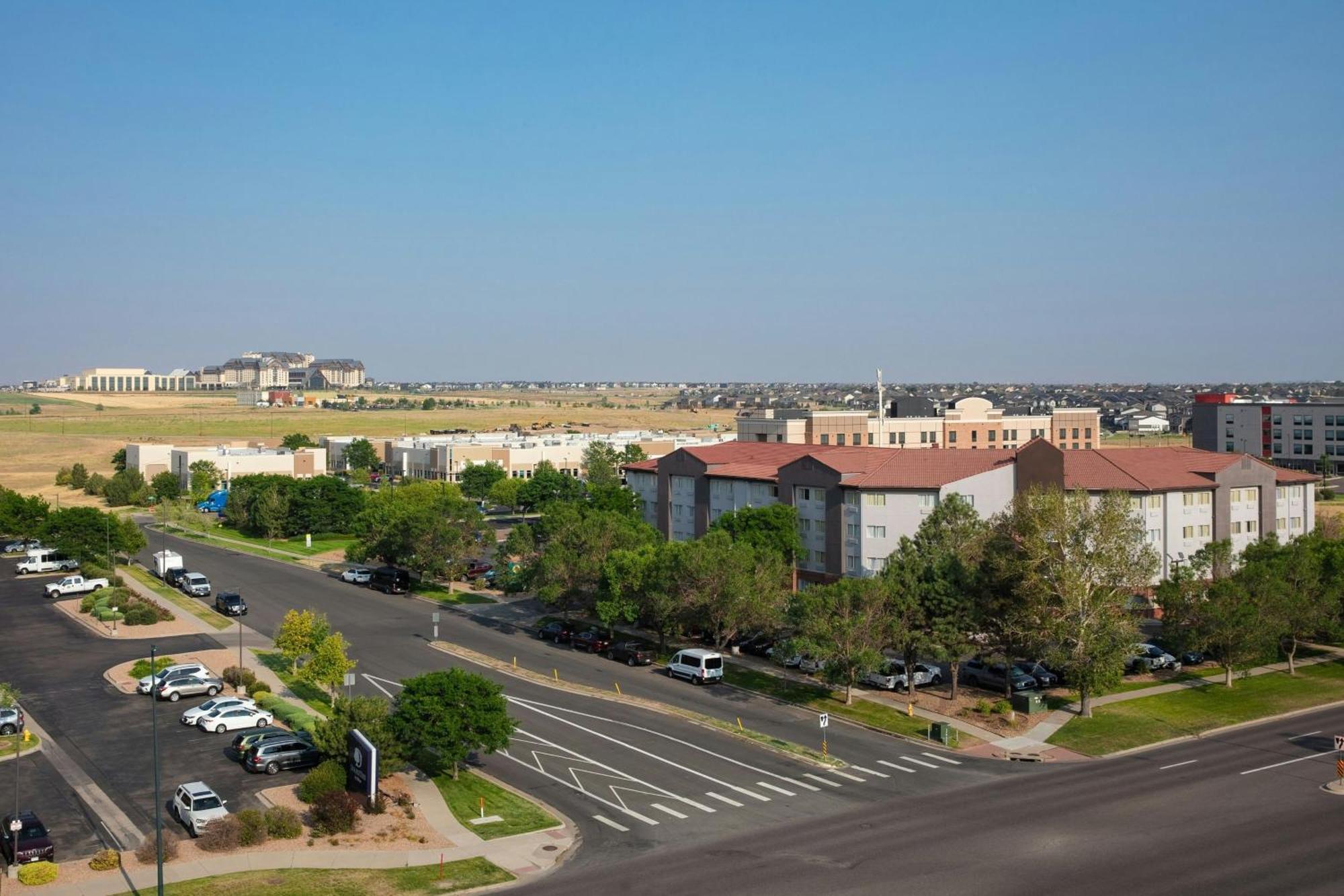 Courtyard By Marriott Denver Airport Exterior photo