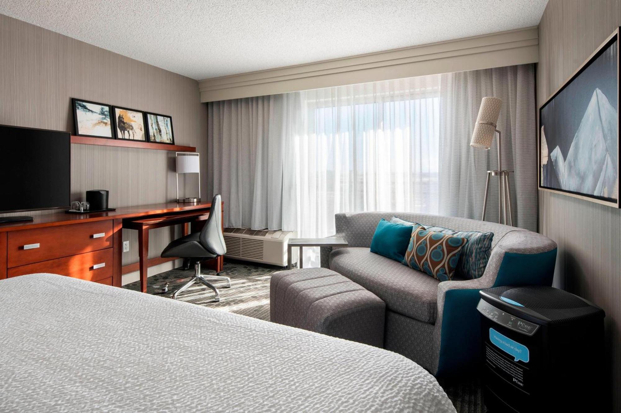 Courtyard By Marriott Denver Airport Exterior photo
