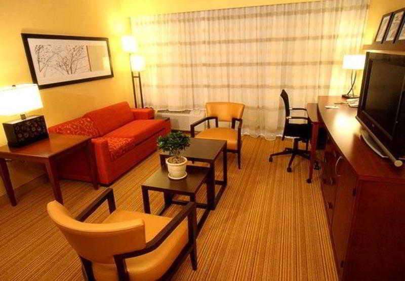 Courtyard By Marriott Denver Airport Room photo